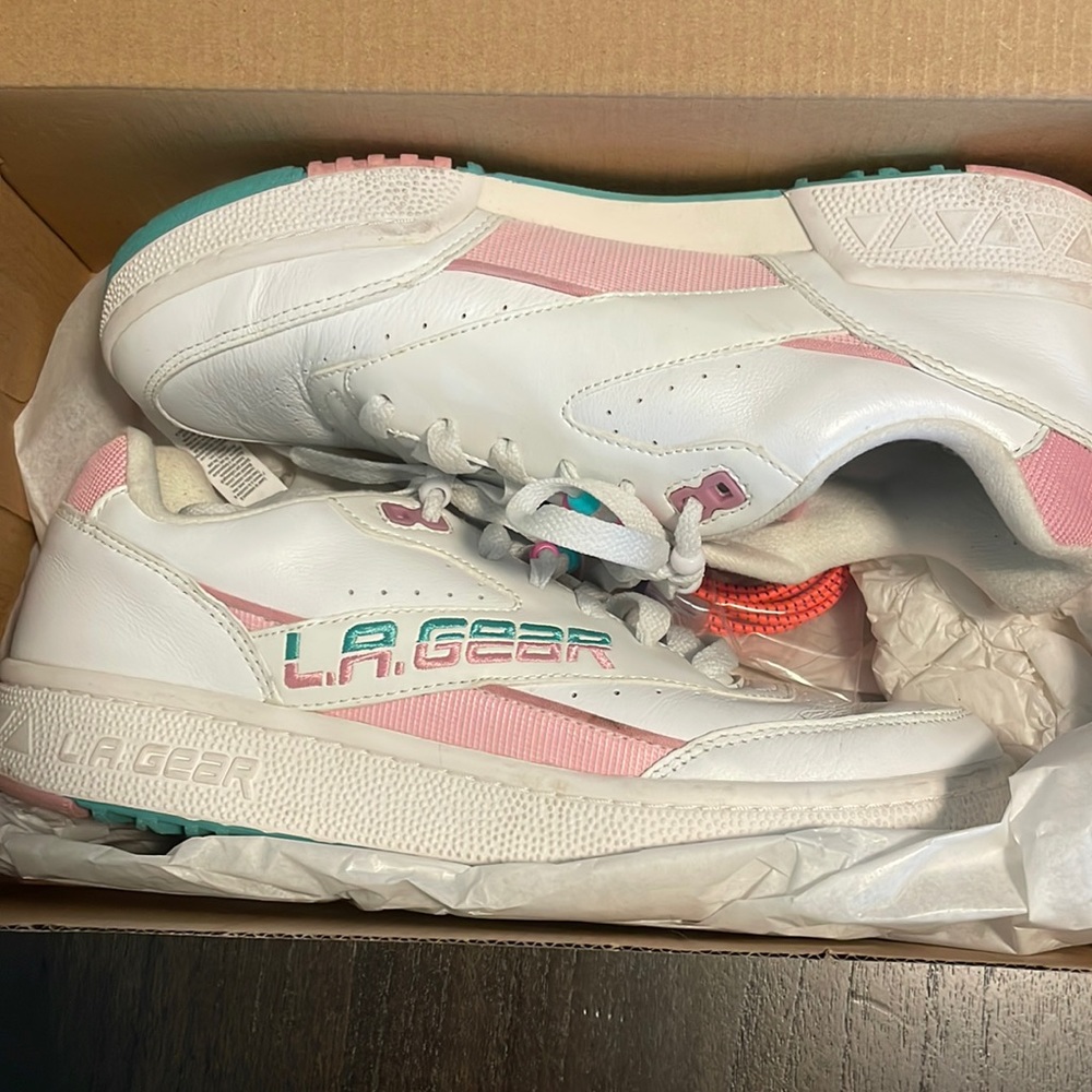 Size 8 LA Gears